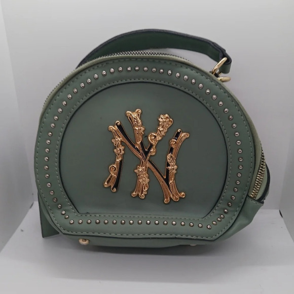 NY Handbag ** - Picture 1 of 4